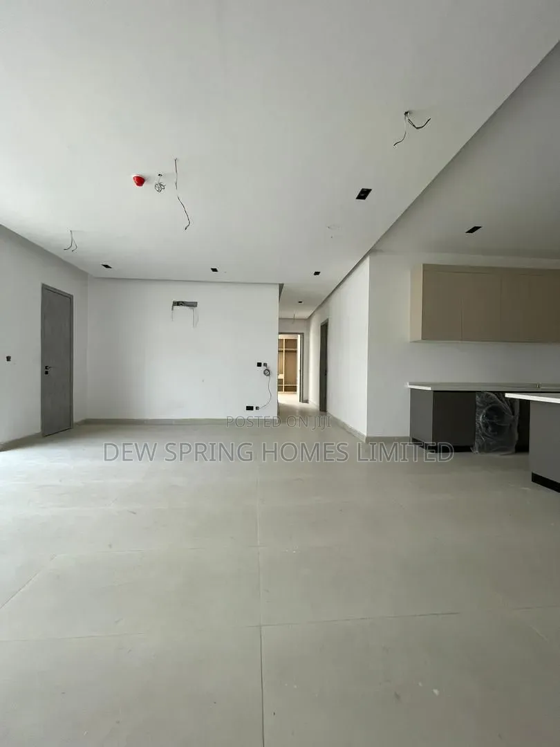 3bdrm Apartment in Lekki Phase 1 for sale