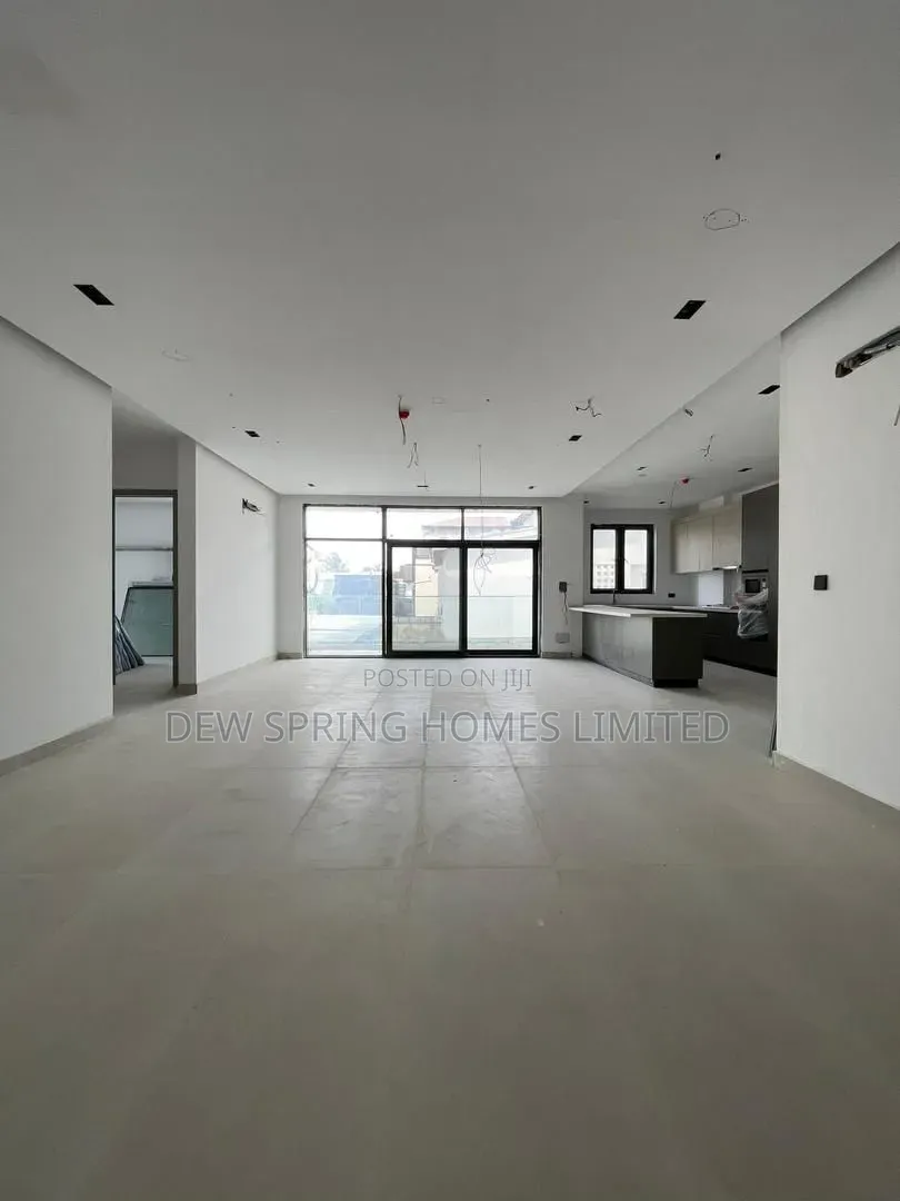 3bdrm Apartment in Lekki Phase 1 for sale
