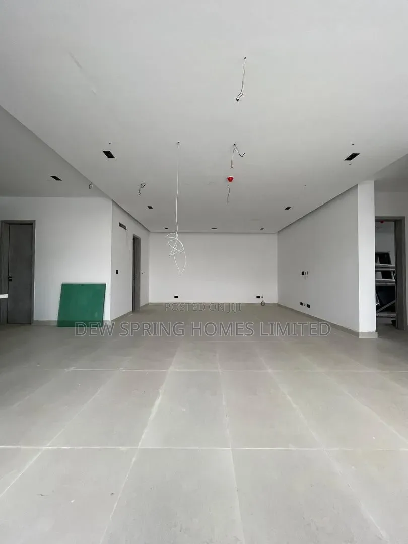 3bdrm Apartment in Lekki Phase 1 for sale