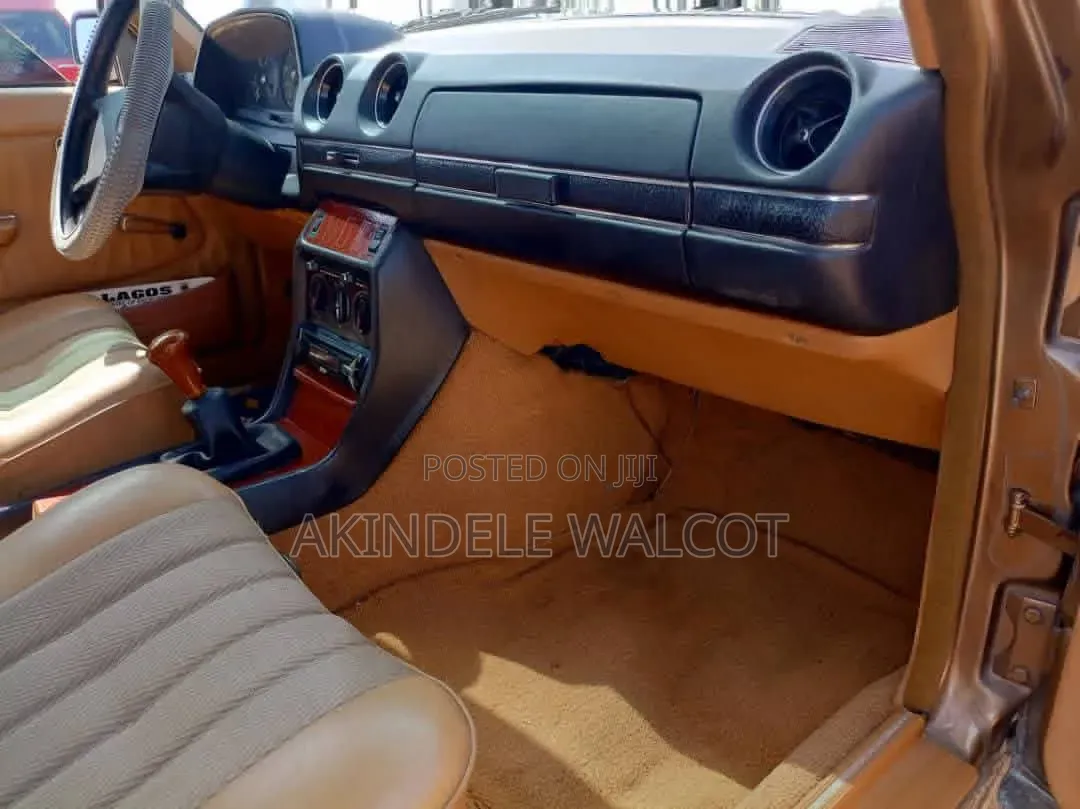 Mercedes-Benz 200E 1993 Gold
