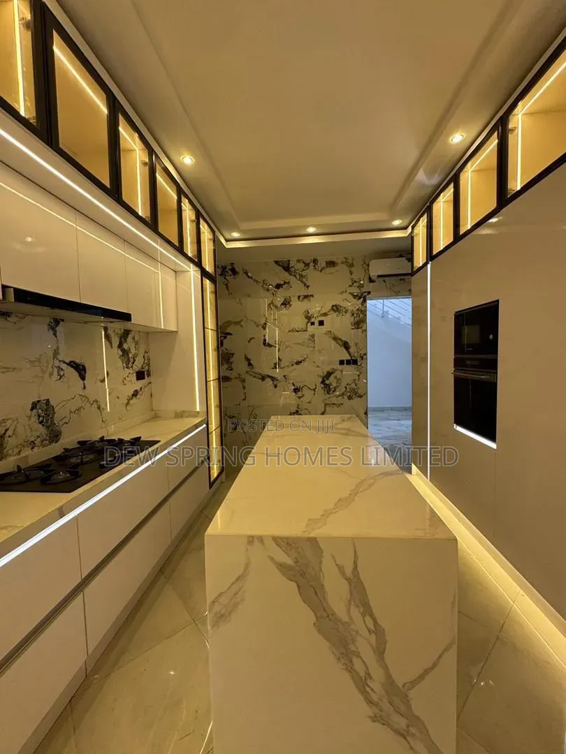 5bdrm Duplex in Lekki Phase 1 for sale