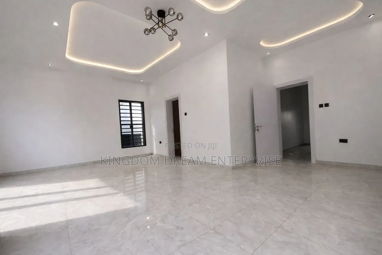 5bdrm Duplex in Ikeja Gra for sale
