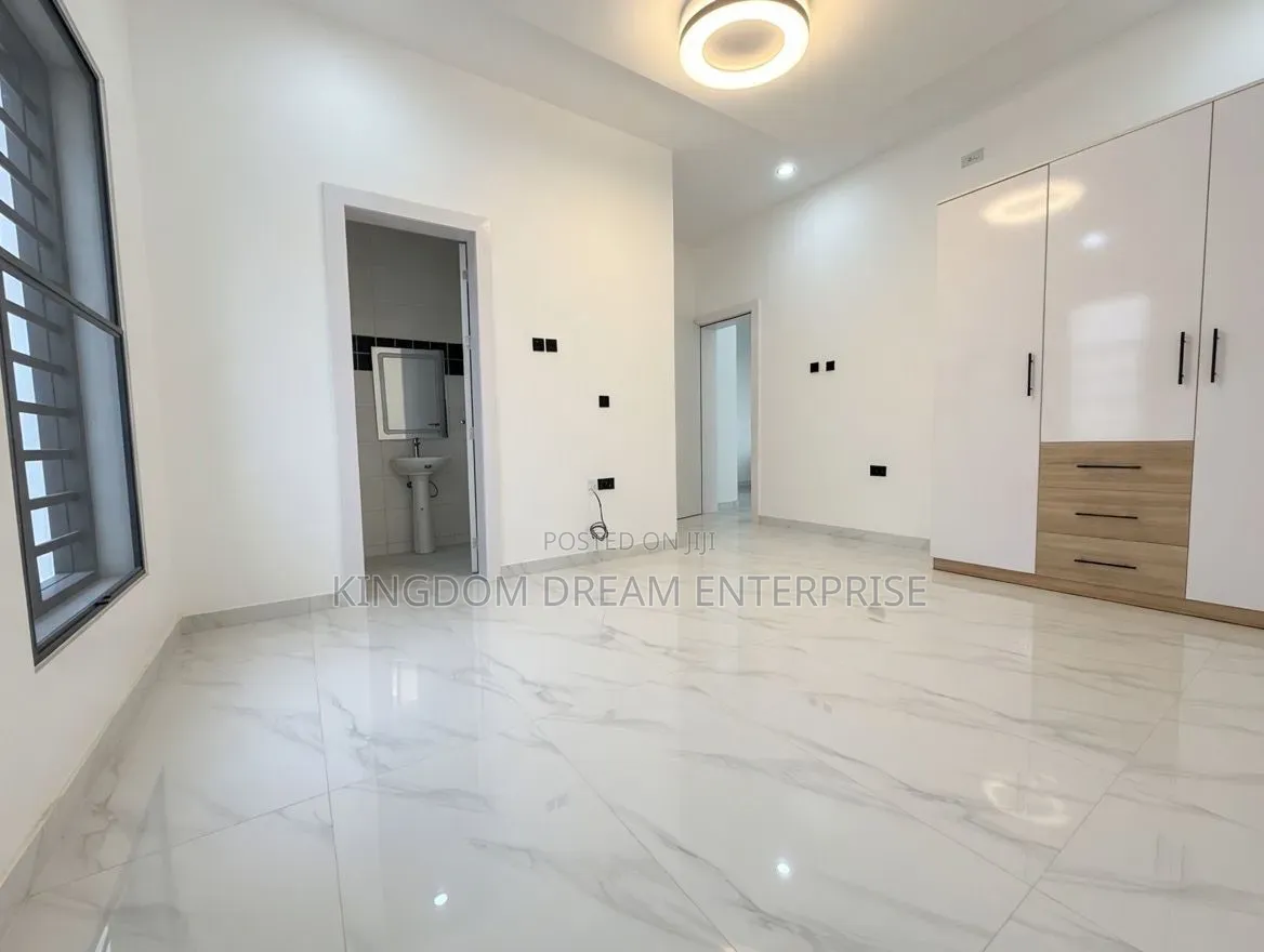 5bdrm Duplex in Ikeja Gra for sale