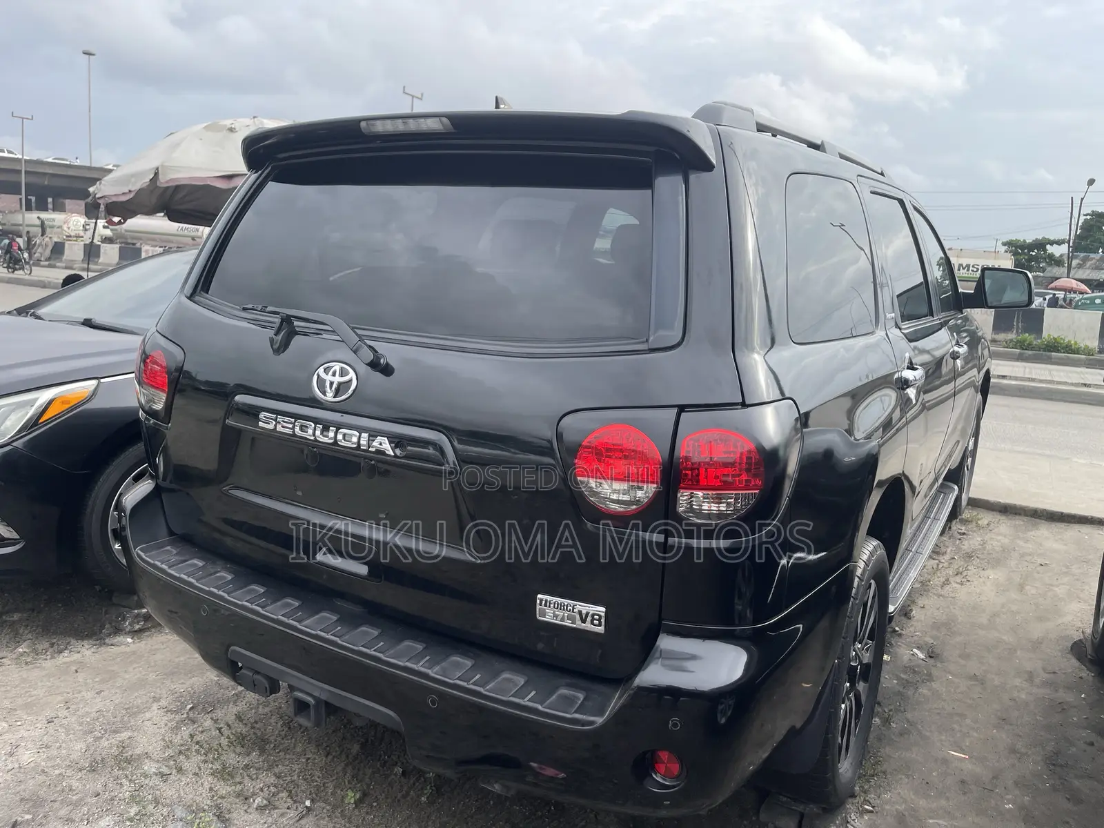 Toyota Sequoia Platinum 4dr SUV 4WD (5.7L 8cyl 6A) 2014 Black