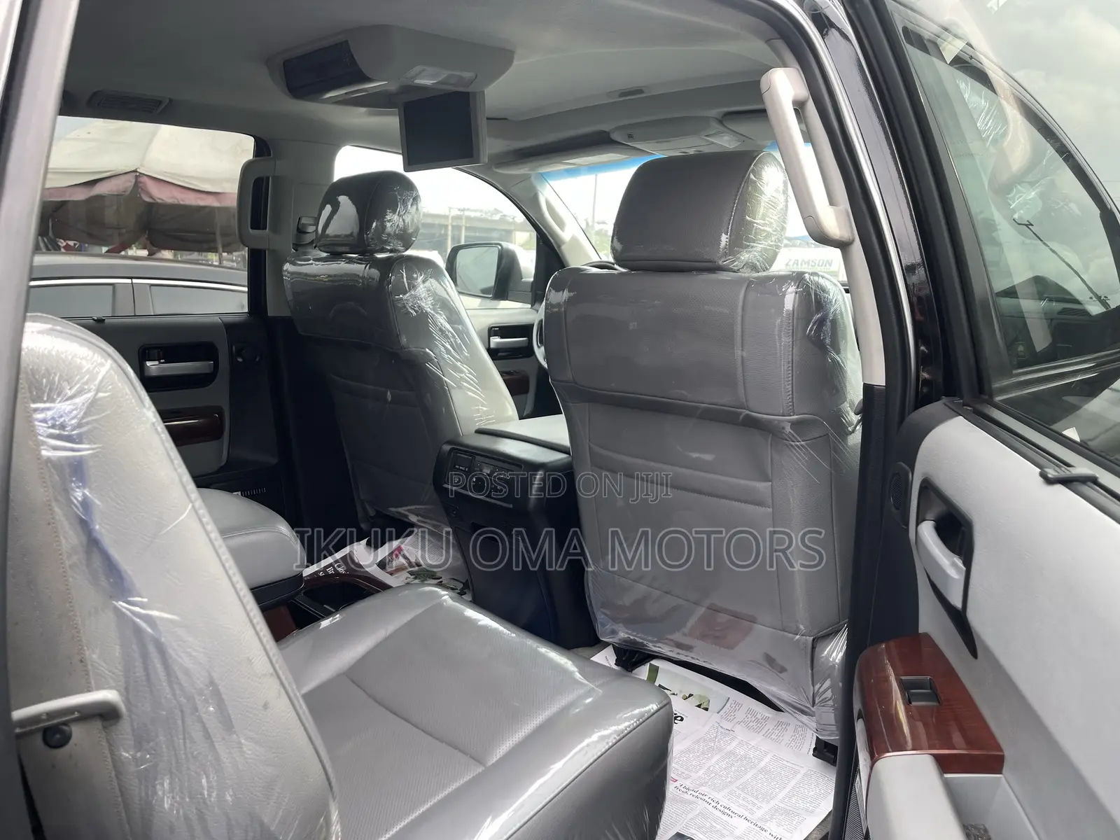 Toyota Sequoia Platinum 4dr SUV 4WD (5.7L 8cyl 6A) 2010 Black