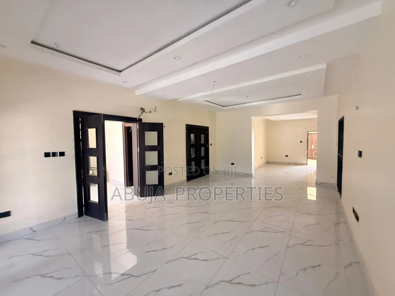 5bdrm Duplex in Gwarinpa for sale