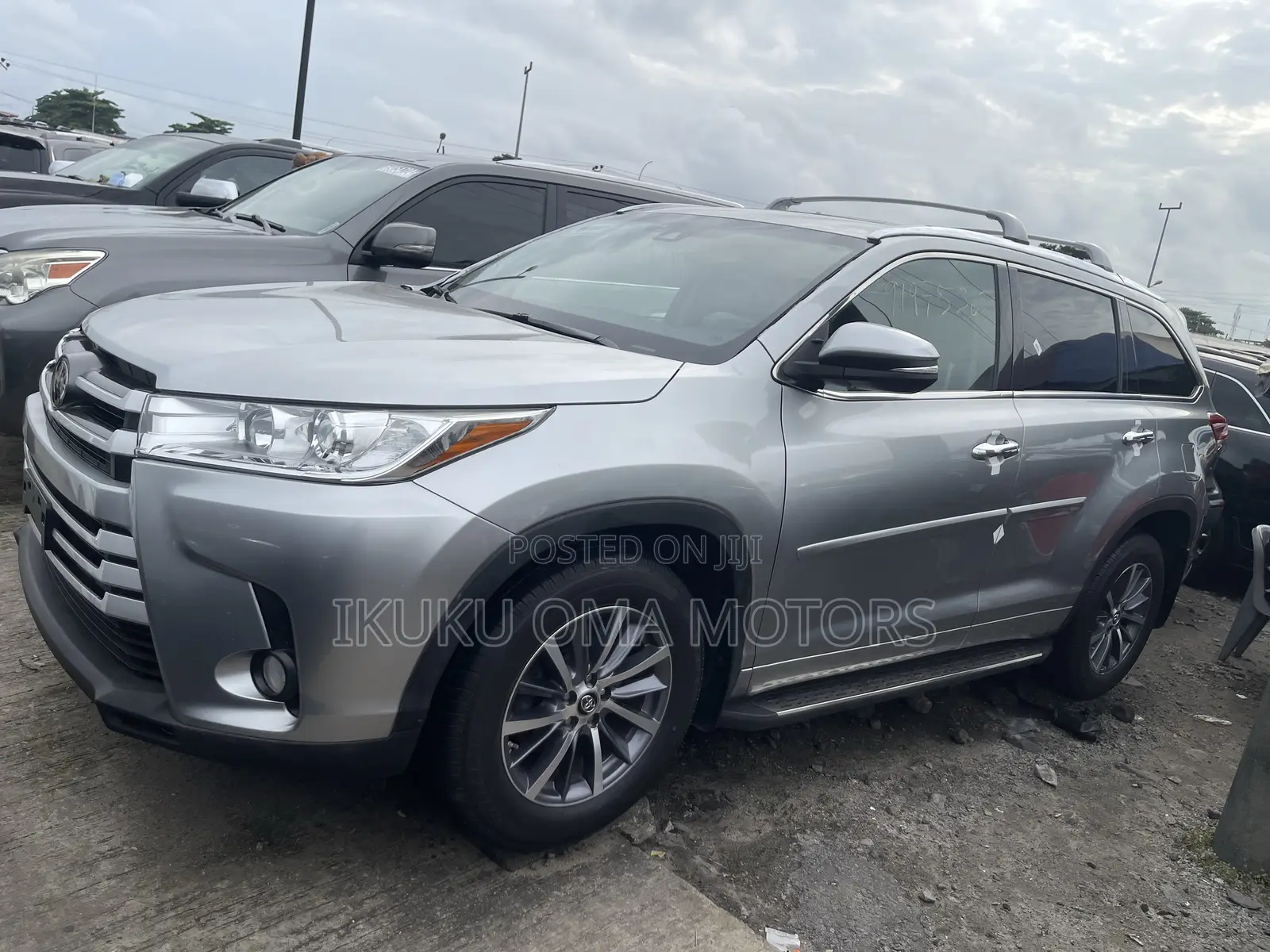 Toyota Highlander XLE 4x4 V6 (3.5L 6cyl 8A) 2018 Silver