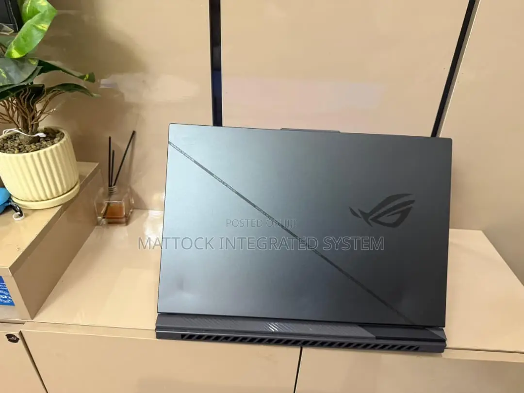 Laptop Asus ROG Strix G18 16GB Intel Core i9 SSD 1.5T