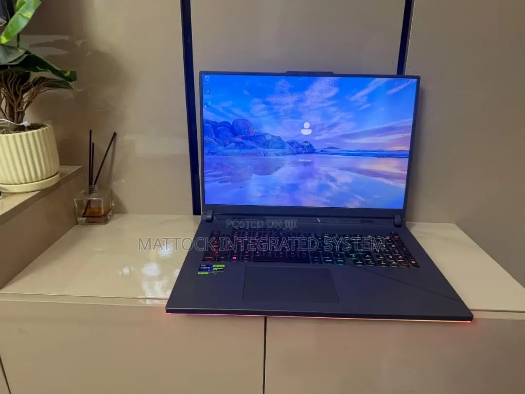 Laptop Asus ROG Strix G18 16GB Intel Core i9 SSD 1.5T