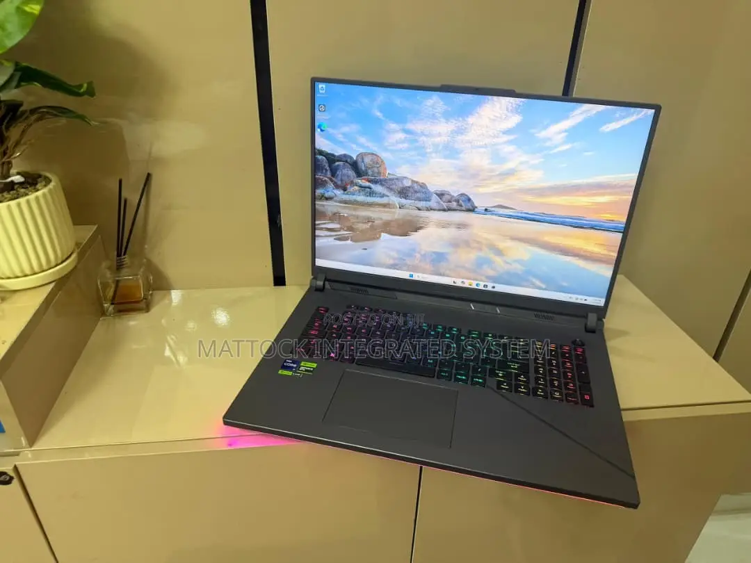Laptop Asus ROG Strix G18 16GB Intel Core i9 SSD 1.5T