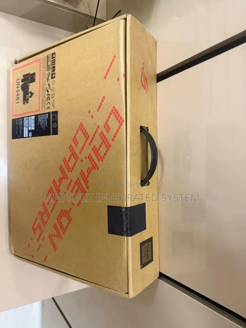 New Laptop Asus ROG Strix G18 64GB Intel Core Ultra 9 SSD 2T