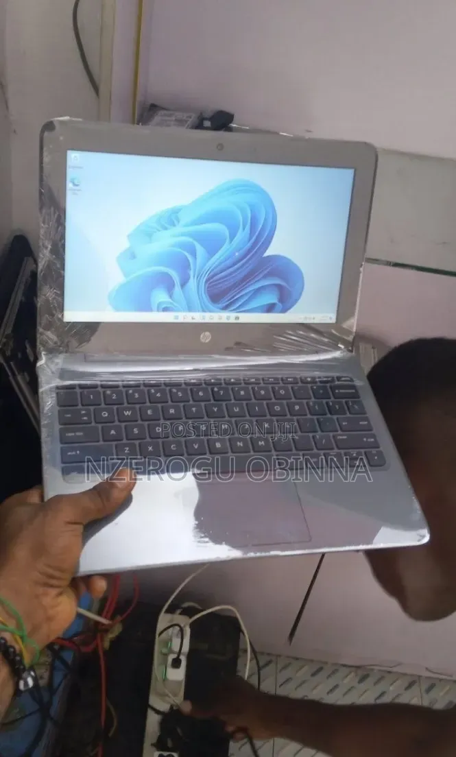 New Laptop HP Stream 11 4GB Intel Celeron SSD 60GB