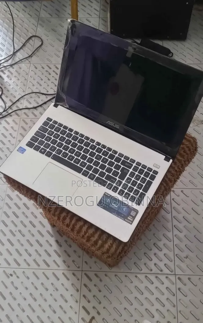 Laptop Asus 1015E 4GB Intel Core i3 HDD 250GB