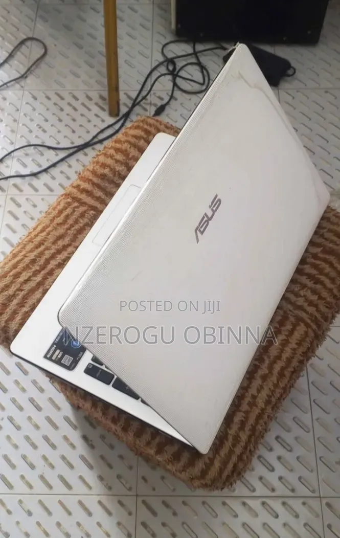Laptop Asus 1015E 4GB Intel Core i3 HDD 250GB