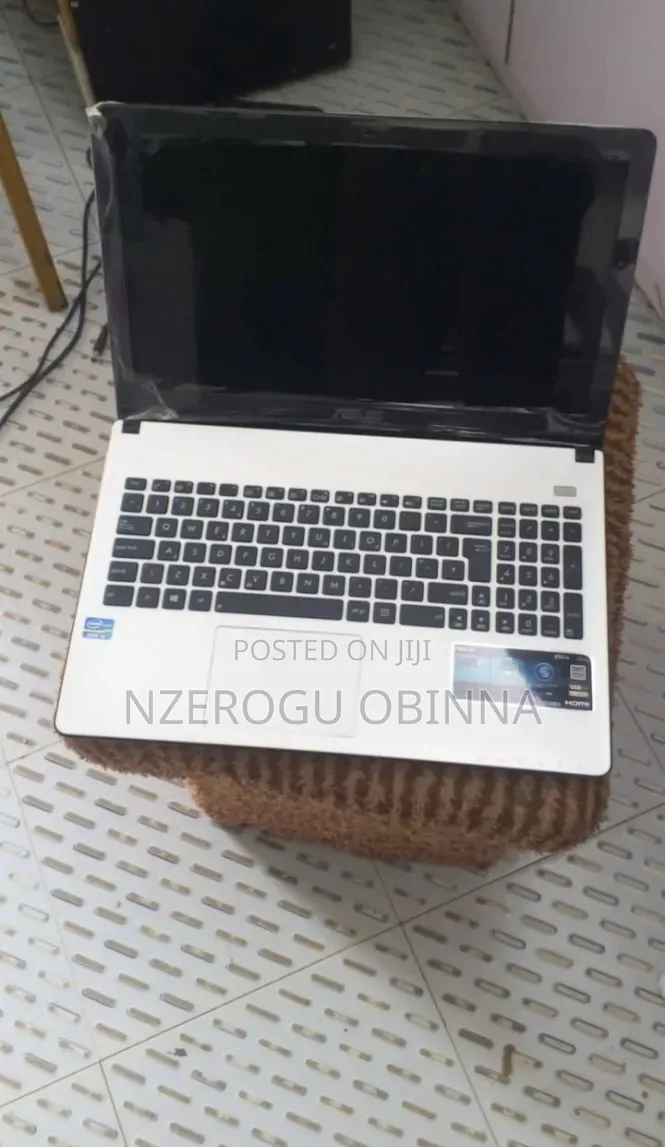 Laptop Asus 1015E 4GB Intel Core i3 HDD 250GB