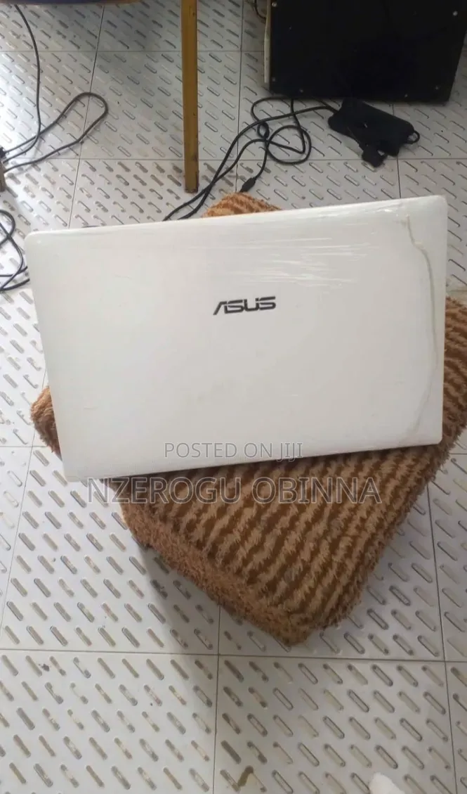 Laptop Asus 1015E 4GB Intel Core i3 HDD 250GB