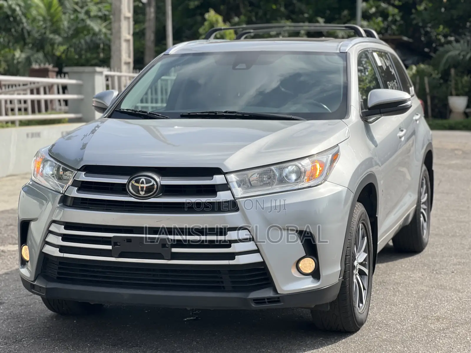 Toyota Highlander XLE 4x4 V6 (3.5L 6cyl 8A) 2017 Silver