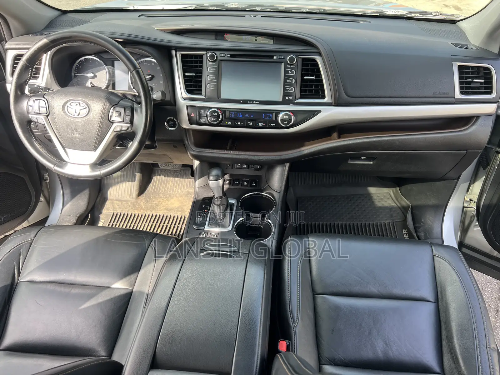 Toyota Highlander XLE 4x4 V6 (3.5L 6cyl 8A) 2017 Silver