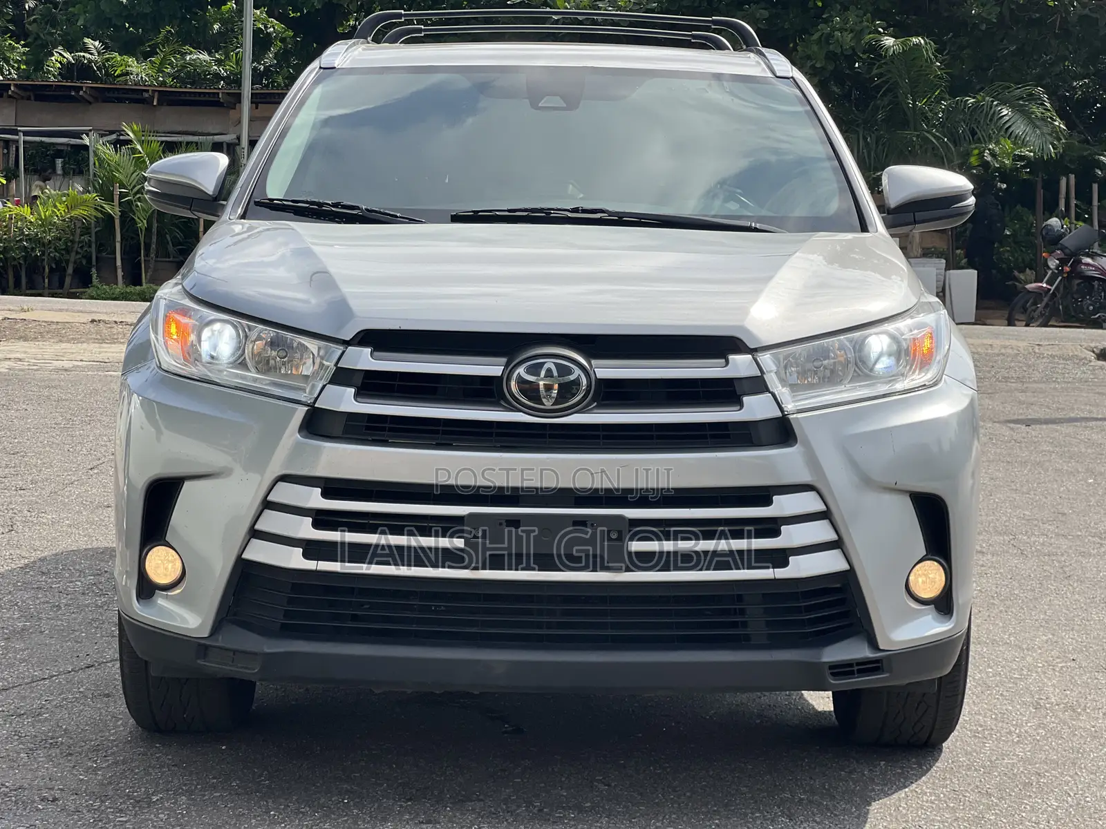 Toyota Highlander XLE 4x4 V6 (3.5L 6cyl 8A) 2017 Silver