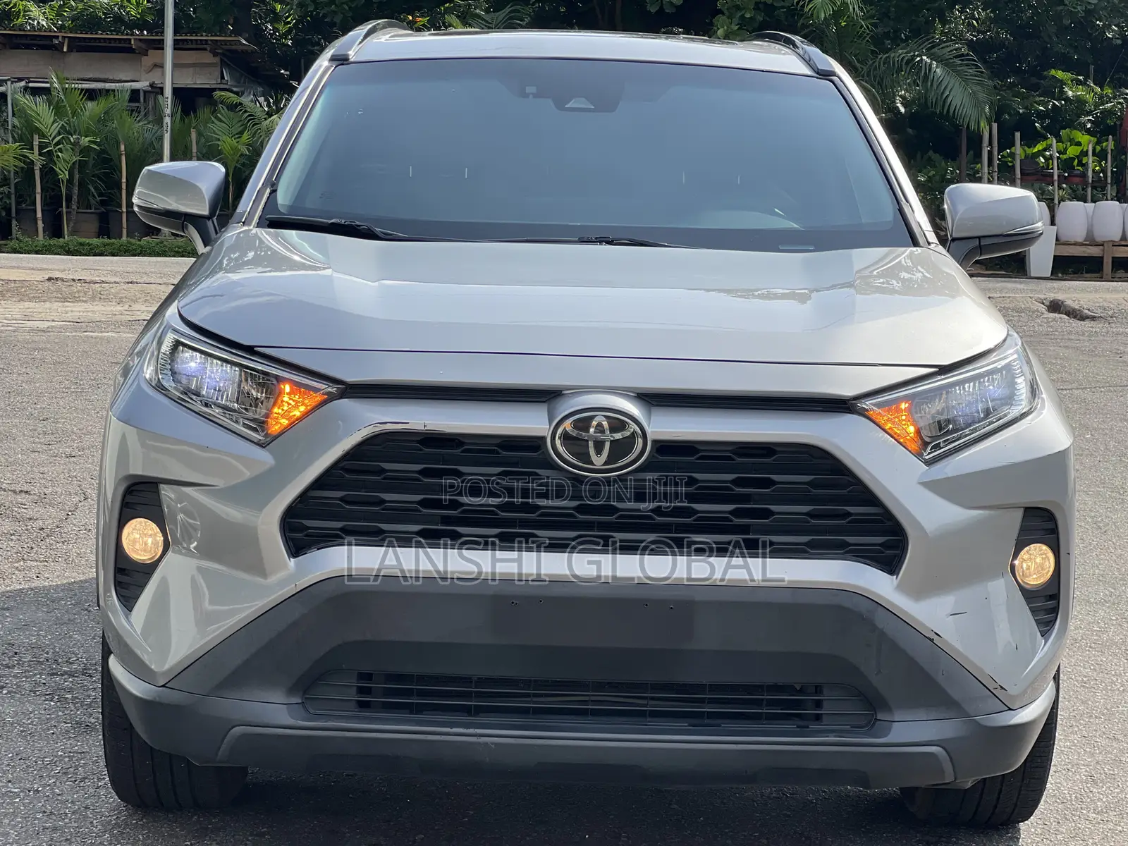 Toyota RAV4 XLE 2021 Silver