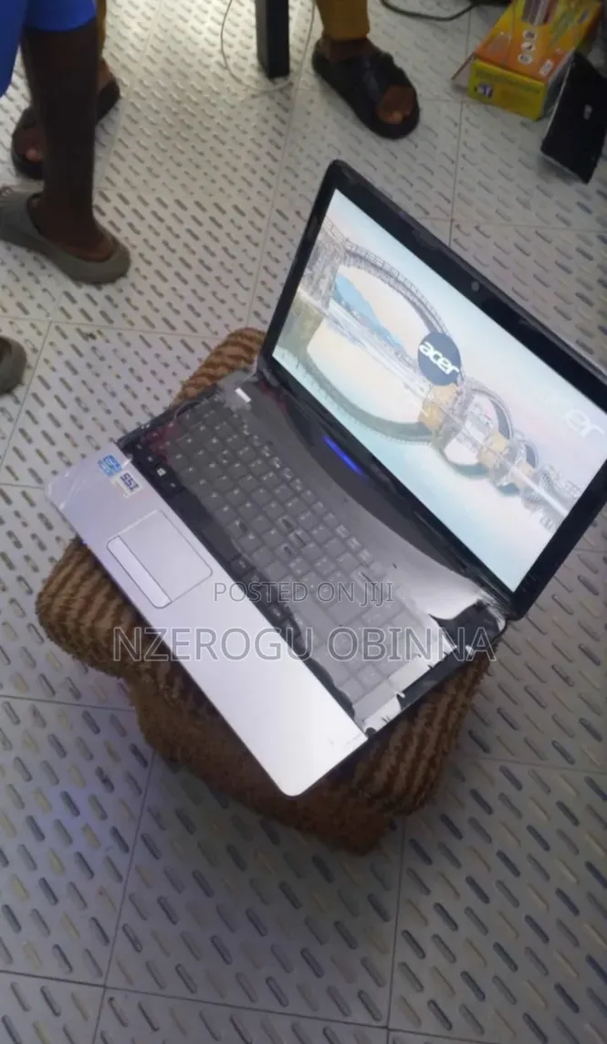 New Laptop Acer TravelMate P253 E 4GB Intel Core i5 HDD 500GB