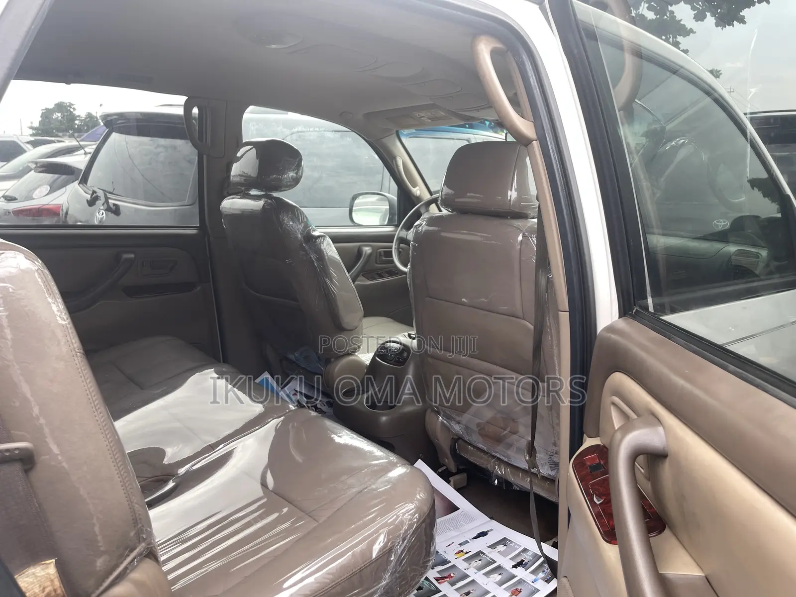 Toyota Sequoia Limited 4dr SUV 4WD (4.7L 8cyl 4A) 2004 White