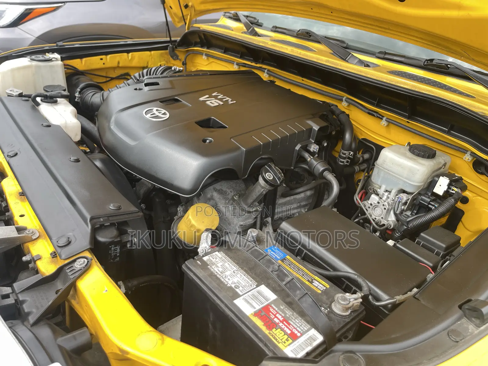 Toyota FJ Cruiser Base 4x4 2010 Yellow
