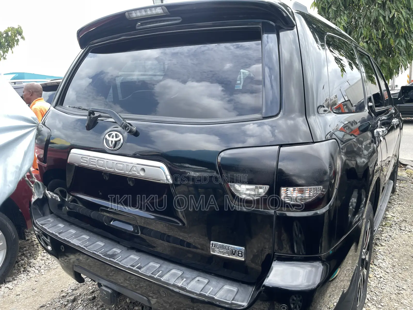 Toyota Sequoia Platinum 4dr SUV 4WD (5.7L 8cyl 6A) 2014 Black