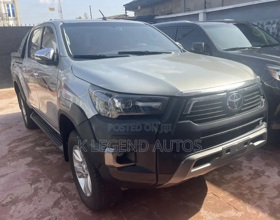 Toyota Hilux SR5 4x4 2016 Silver