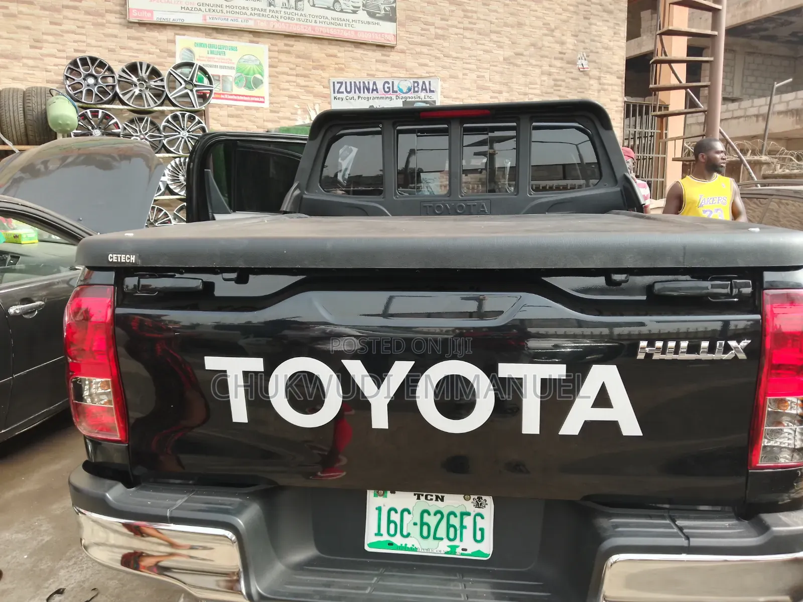Hilux Booth Back Glass Protector