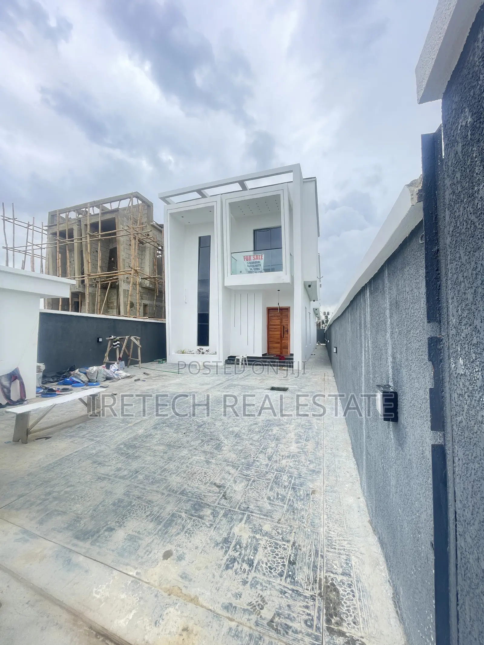 5bdrm Duplex in Ajah, Off Lekki-Epe Expressway for sale