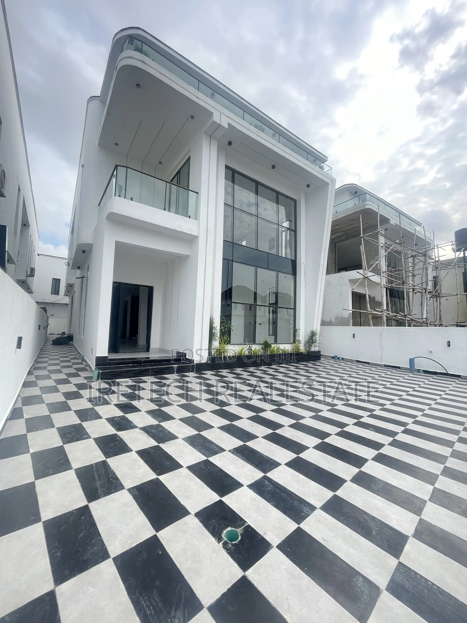 5bdrm Duplex in Ajah In A Tight, Off Lekki-Epe Expressway for sale