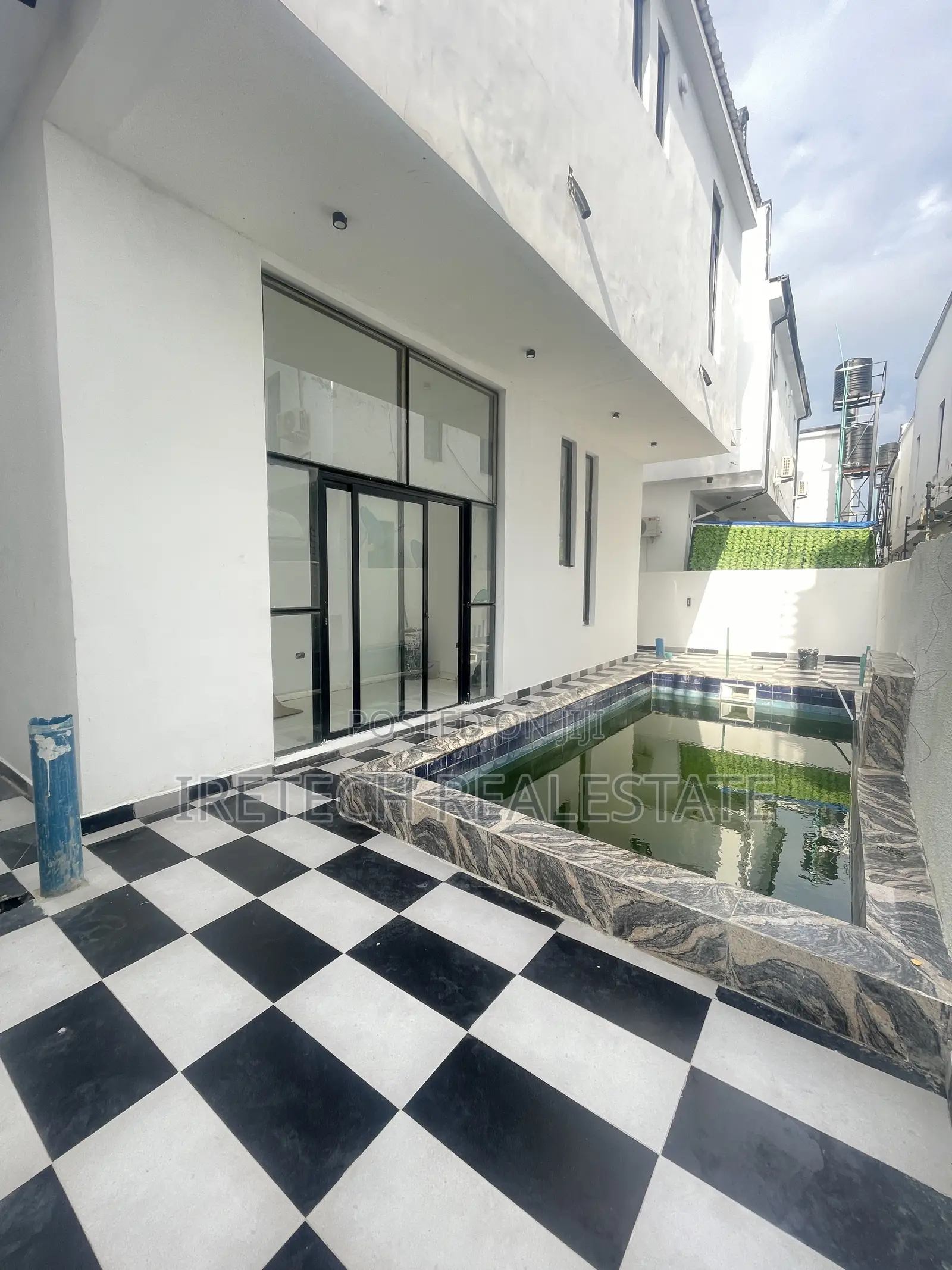 5bdrm Duplex in Ajah In A Tight, Off Lekki-Epe Expressway for sale