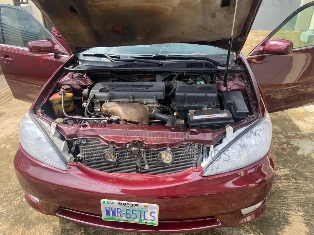 Toyota Camry LE 4dr Sedan (2.4L 4cyl 5A) 2005 Red