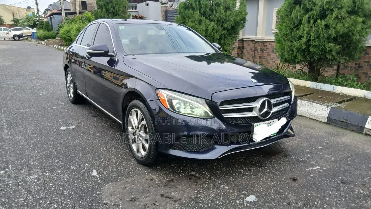 Mercedes-Benz C300 2017 Blue