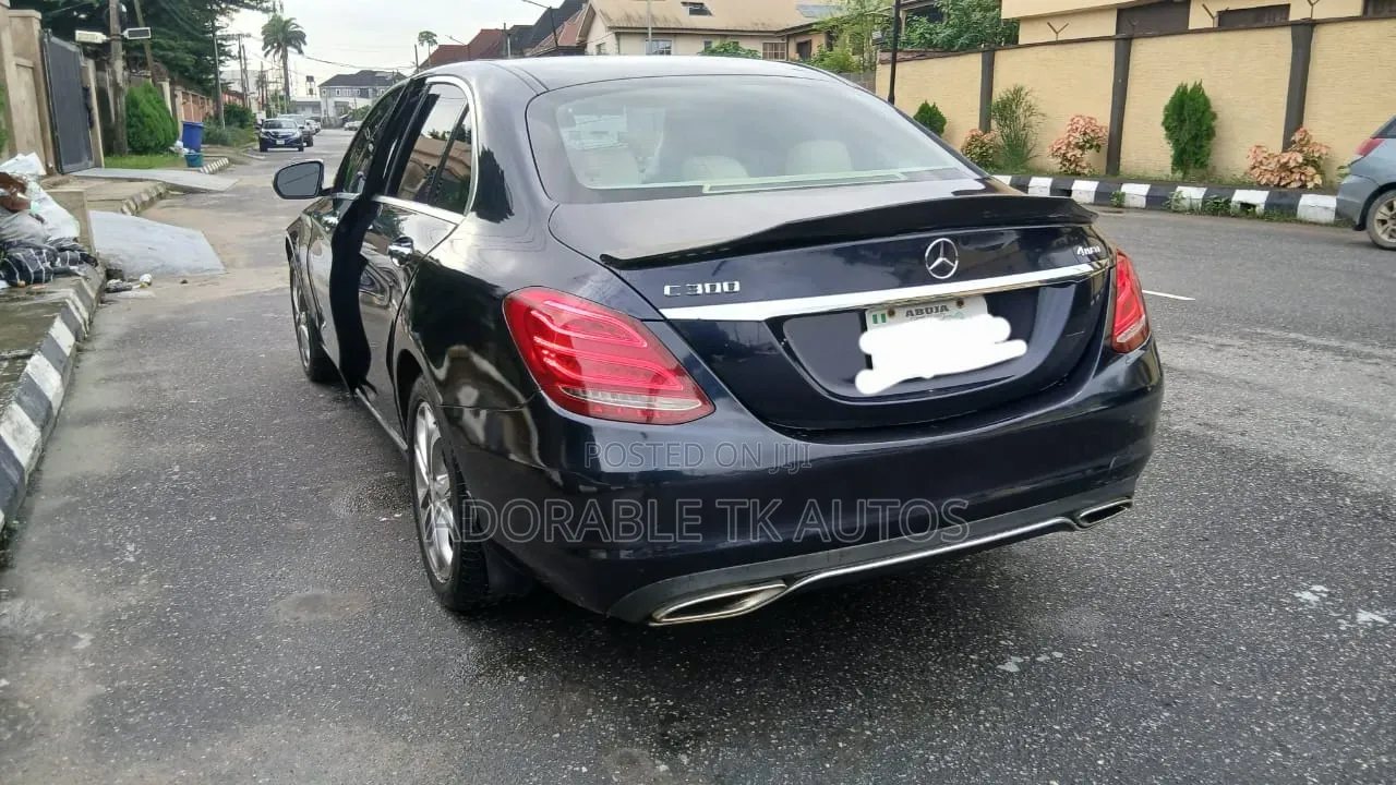 Mercedes-Benz C300 2017 Blue