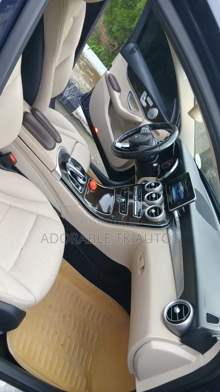 Mercedes-Benz C300 2017 Blue