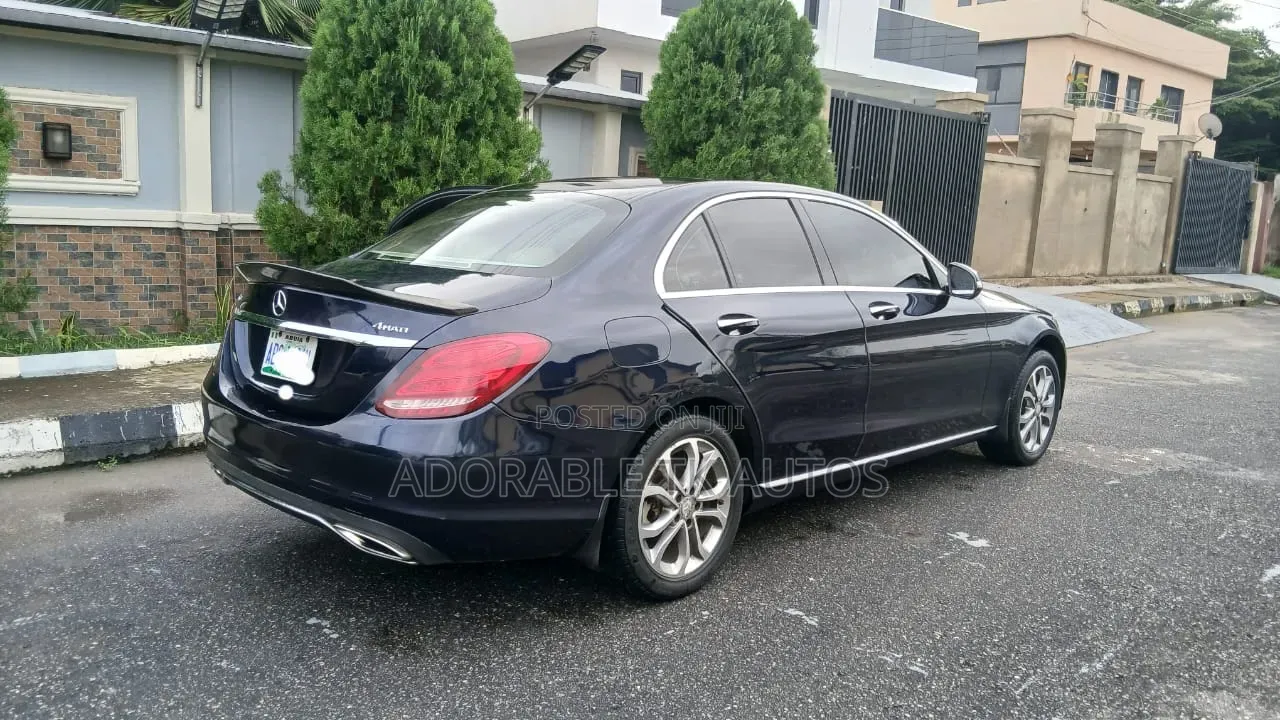 Mercedes-Benz C300 2017 Blue