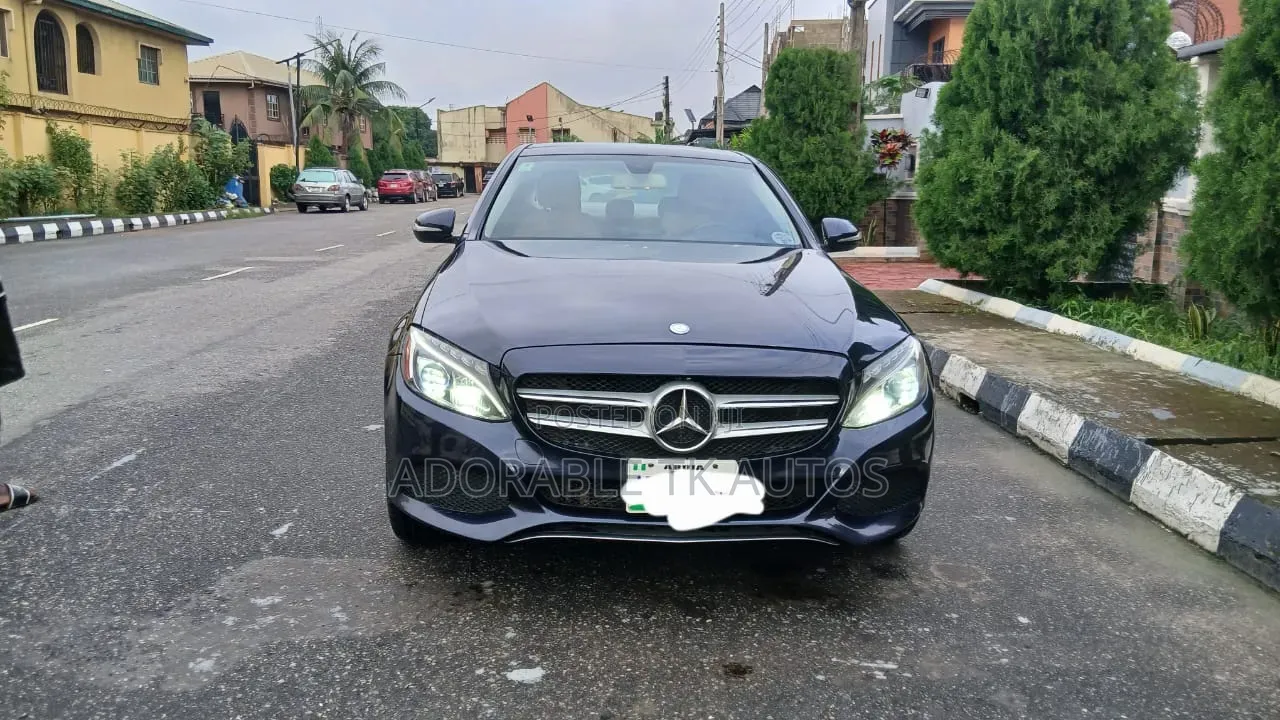 Mercedes-Benz C300 2017 Blue