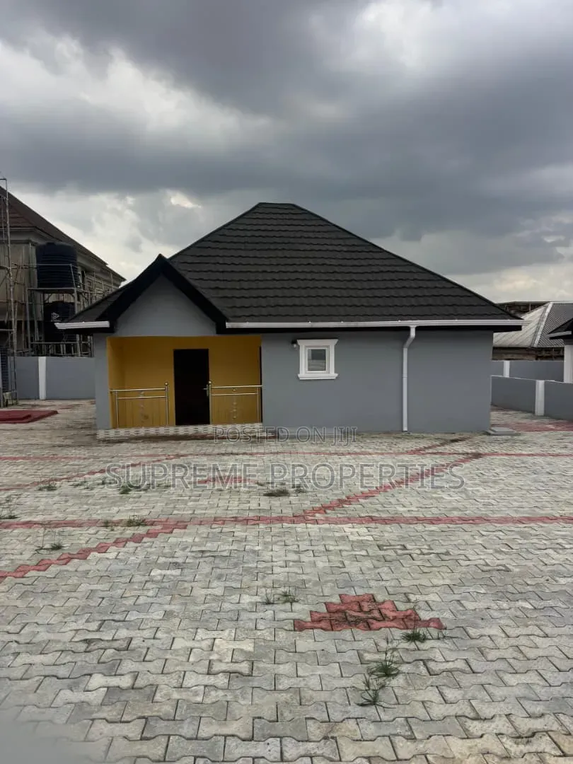 2bdrm Bungalow in Kolapo Ishola Gra, Ibadan for rent
