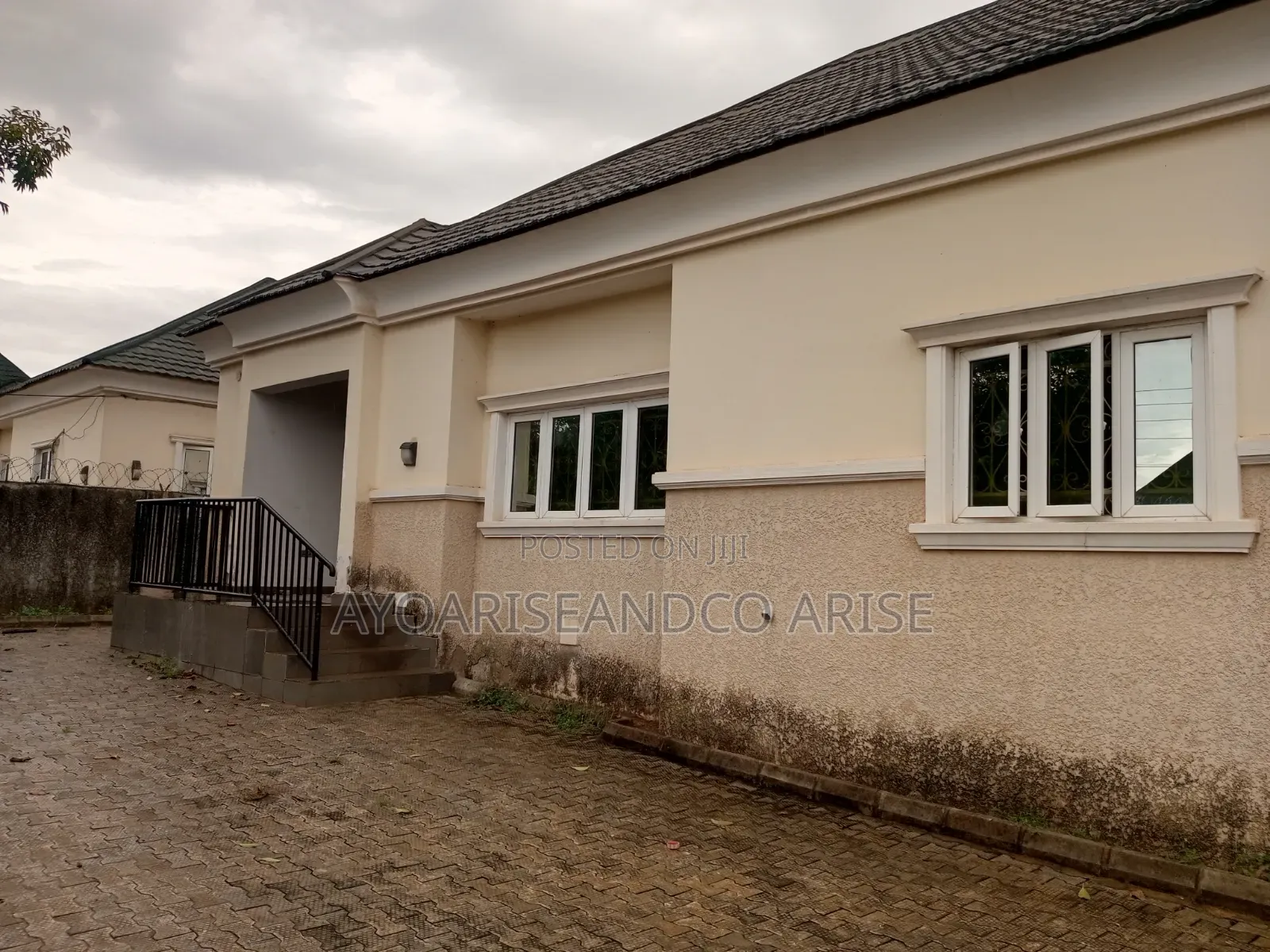3bdrm Bungalow in New Site, Lugbe District for sale
