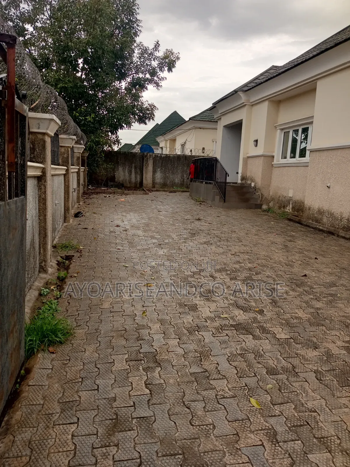 3bdrm Bungalow in New Site, Lugbe District for sale