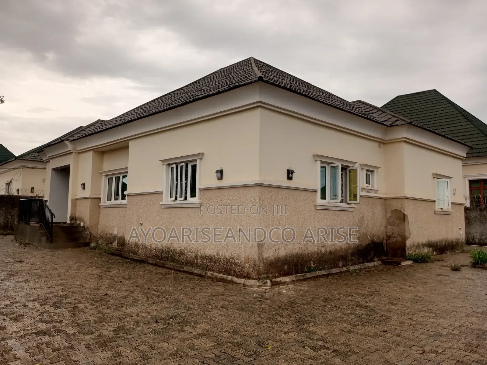 3bdrm Bungalow in New Site, Lugbe District for sale