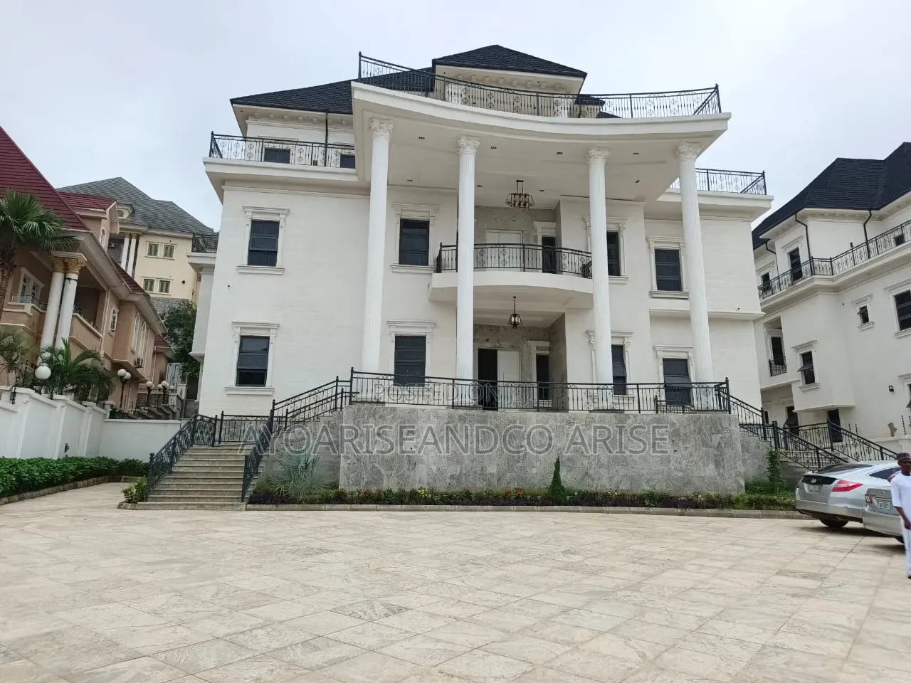 8bdrm Maisonette in Maitama for sale
