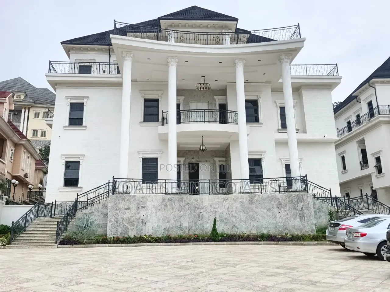 8bdrm Maisonette in Maitama for sale