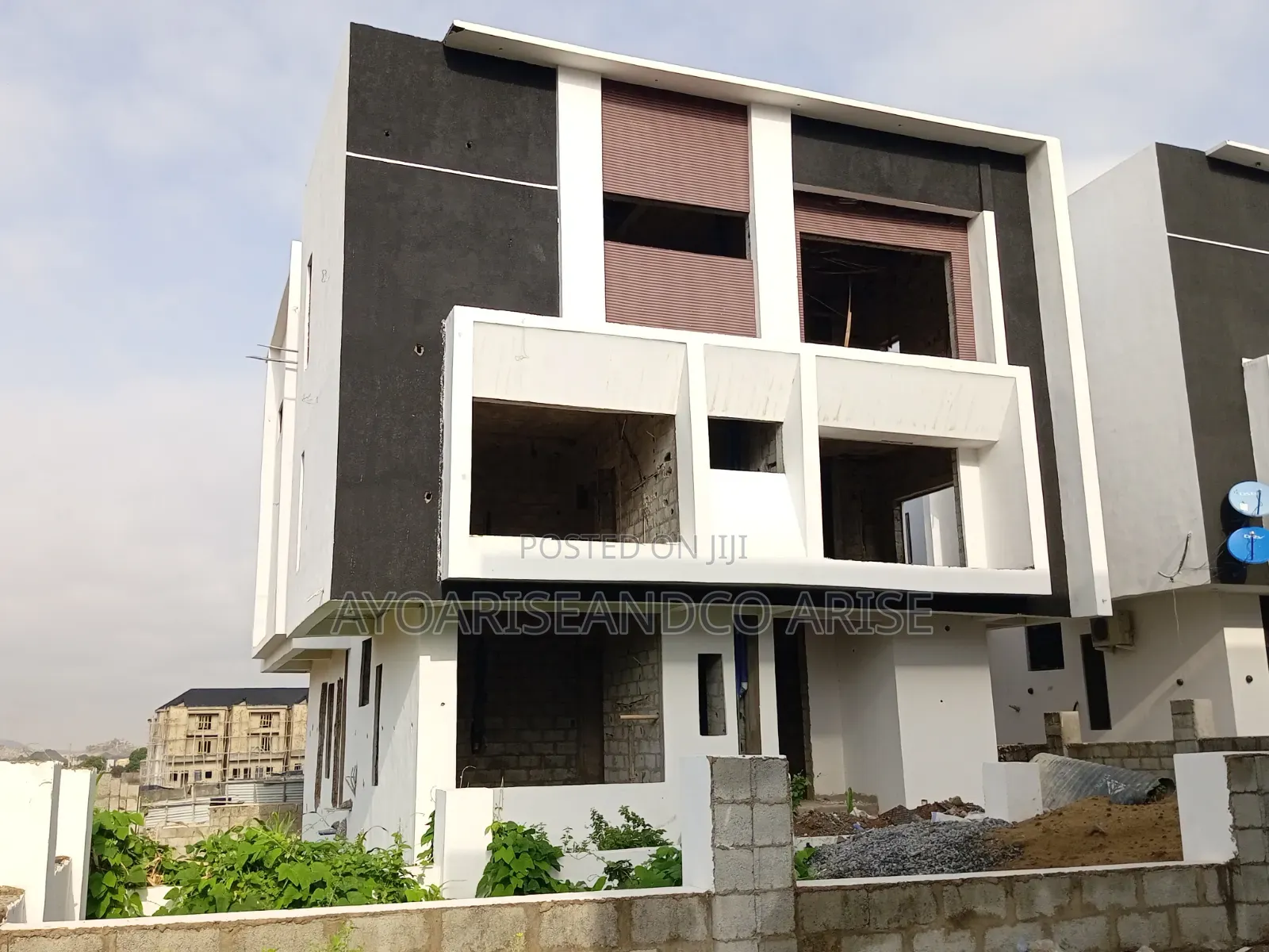 7bdrm Duplex in River Park, FHA for sale