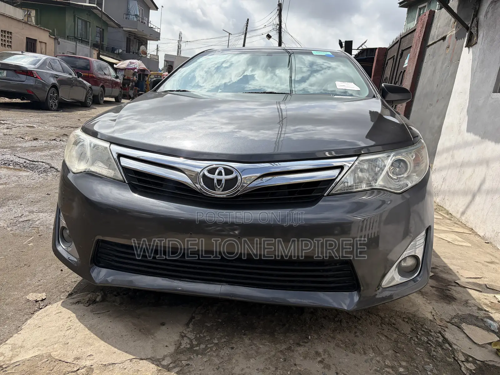 Toyota Camry XLE 4dr Sedan (2.5L 4cyl 6A) 2013 Gray