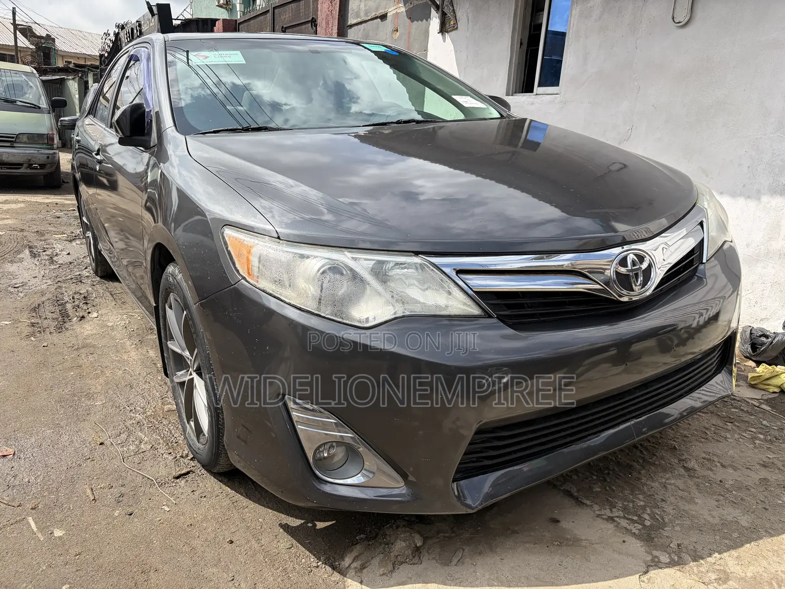 Toyota Camry XLE 4dr Sedan (2.5L 4cyl 6A) 2013 Gray
