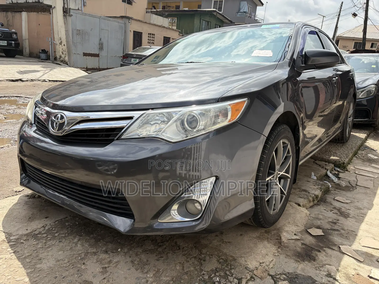 Toyota Camry XLE 4dr Sedan (2.5L 4cyl 6A) 2013 Gray