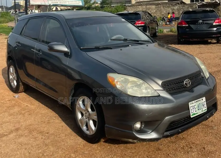 Toyota Matrix XR Hatchback FWD (1.8L 4cyl 4A) 2006 Gray